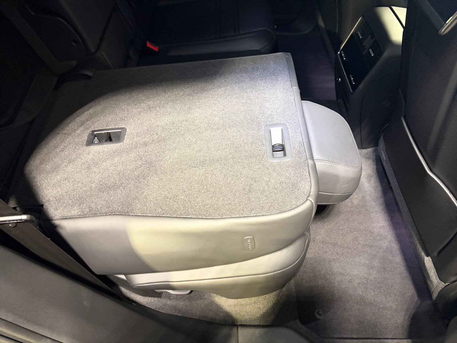 Certified 2023 Porsche Cayenne Turbo AWD/4WD image 28