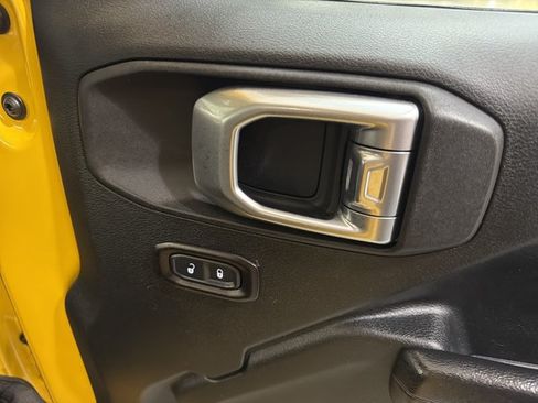 Used 2018 Jeep Wrangler Unlimited Sport S AWD/4WD image 39