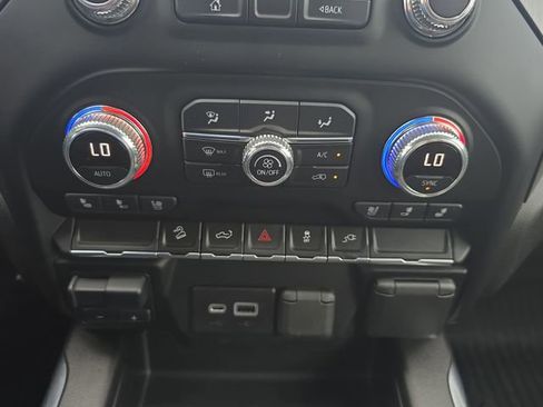 Used 2022 GMC Sierra 3500 AT4 image 24