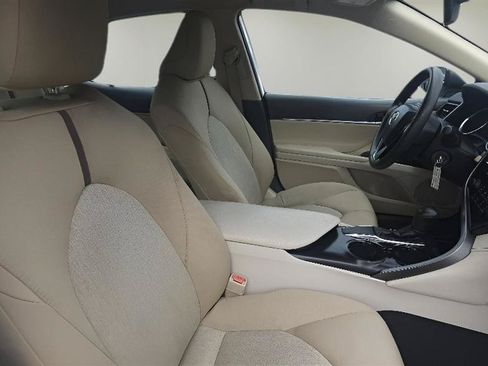 Used 2019 Toyota Camry LE w/ Carpet Mat Package FWD image 28