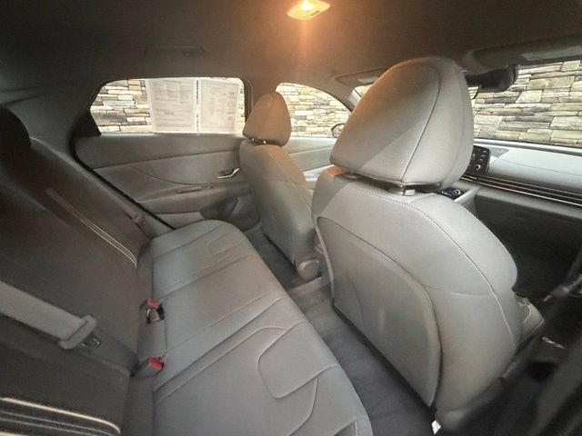 Certified 2023 Hyundai Elantra SEL w/ Preferred Accessory Package FWD image 31