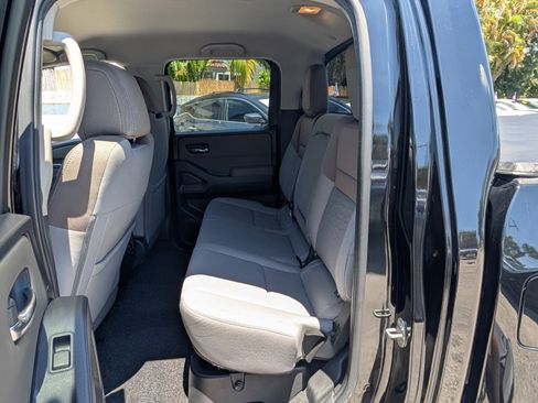 Certified 2022 Nissan Frontier SV AWD/4WD image 11