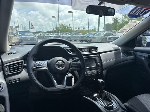 Used 2018 Nissan Rogue S FWD image 11