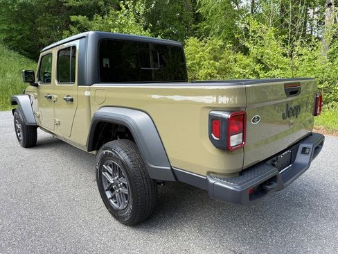New 2025 Jeep Gladiator Sport image 10