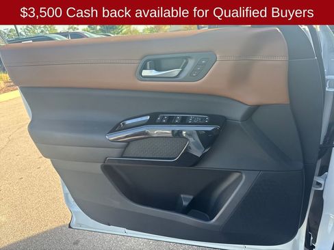 New 2026 Nissan Pathfinder Platinum FWD image 11