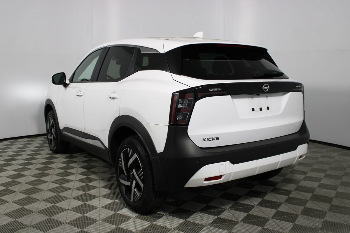 Used 2025 Nissan Kicks SV FWD image 26