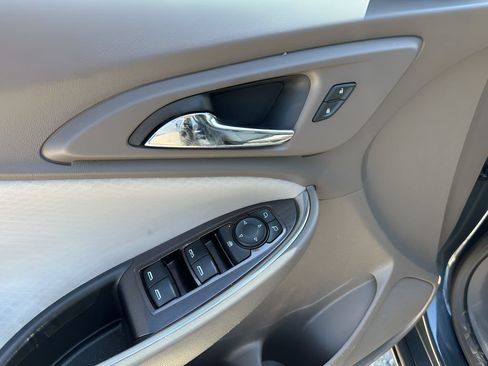 Used 2019 Chevrolet Malibu LT FWD image 12