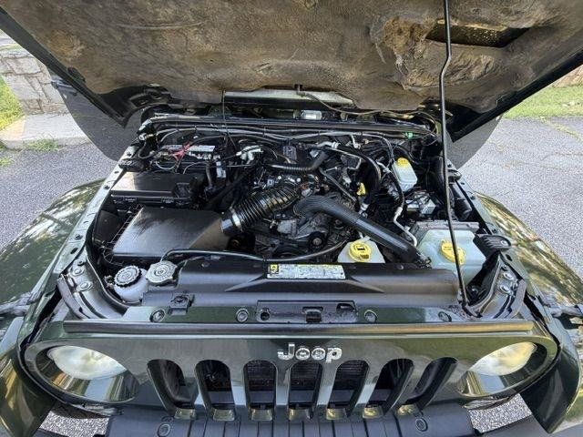 Used 2011 Jeep Wrangler Unlimited Sahara w/ Connectivity Group AWD/4WD image 10