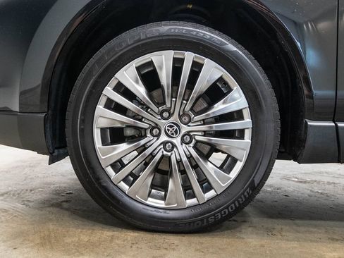 Certified 2022 Toyota Venza Limited w/ Advanced Technology Package AWD/4WD image 11