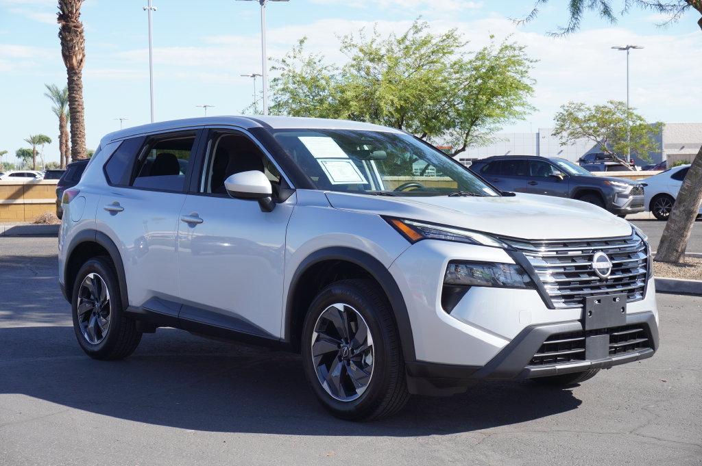 Certified 2025 Nissan Rogue SV FWD image 4