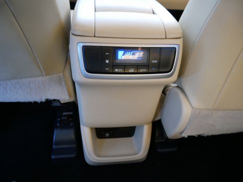 Used 2015 Toyota Highlander XLE image 15