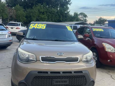 Used 2016 Kia Soul FWD image 2