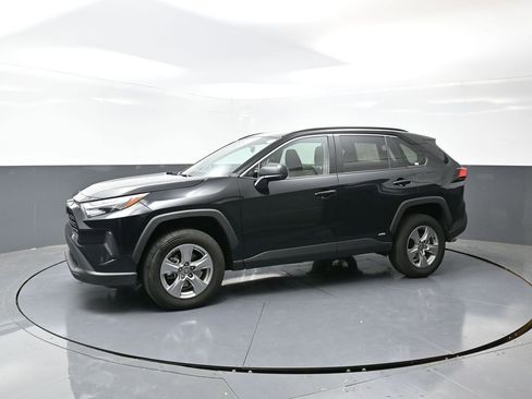 Used 2025 Toyota RAV4 LE image 9