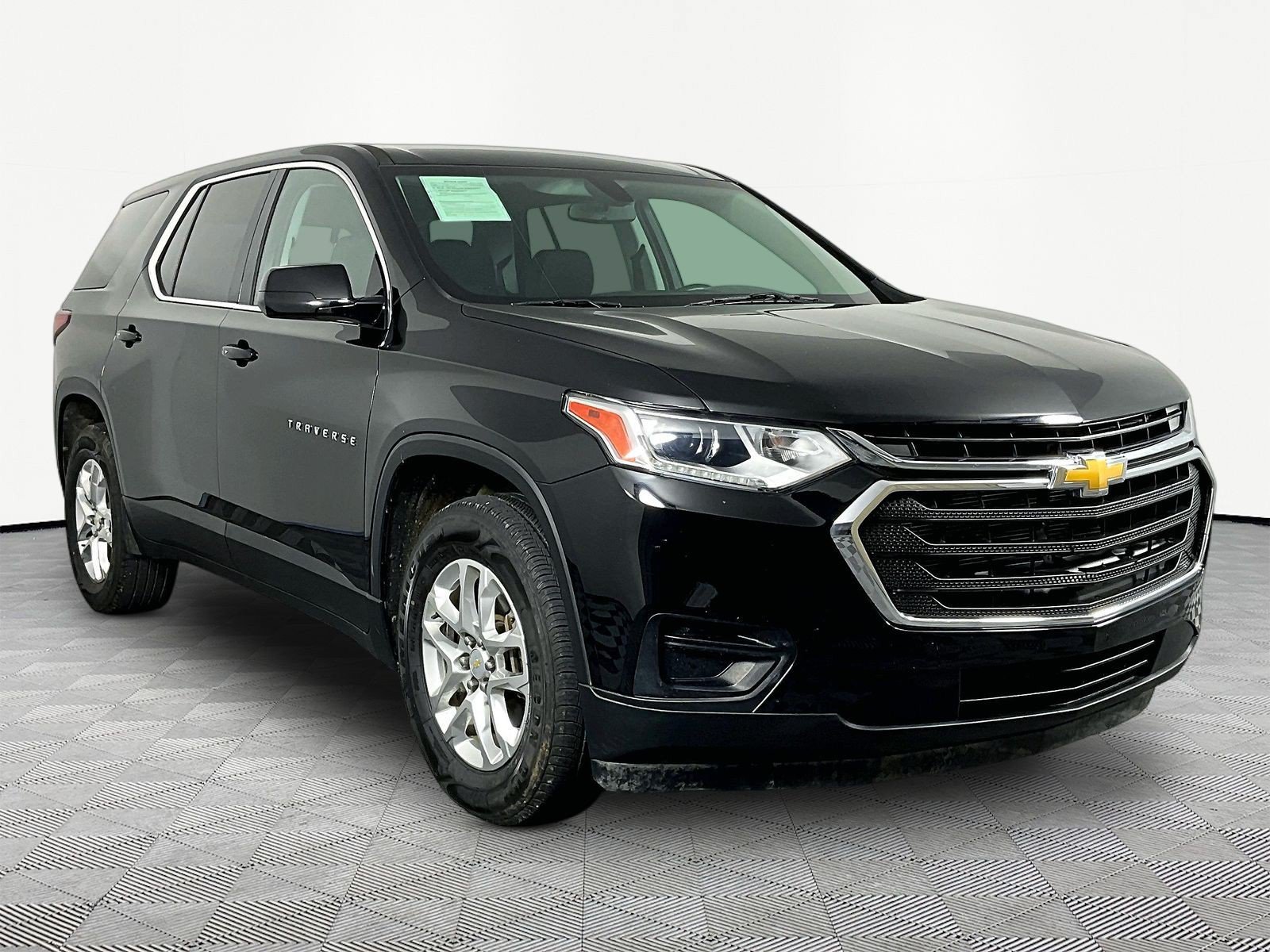 Used 2020 Chevrolet Traverse LS FWD image 3