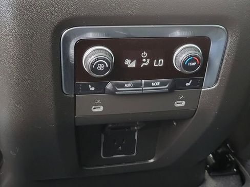 Used 2023 Chevrolet Tahoe Z71 w/ Luxury Package image 13