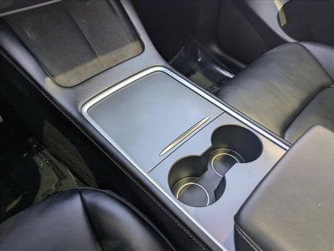 Used 2022 Tesla Model Y Performance AWD/4WD image 12