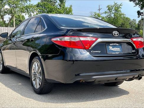 Used 2017 Toyota Camry SE w/ Moonroof Package FWD image 11