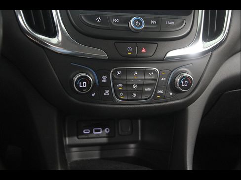 Certified 2024 Chevrolet Equinox LT FWD image 14