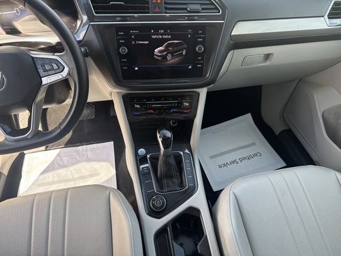 Used 2024 Volkswagen Tiguan SE image 18