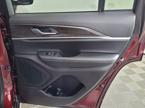 New 2025 Jeep Grand Cherokee Limited image 31