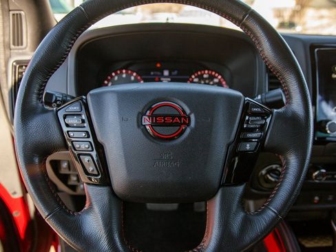 Used 2022 Nissan Frontier PRO-4X w/ Technology Package image 18