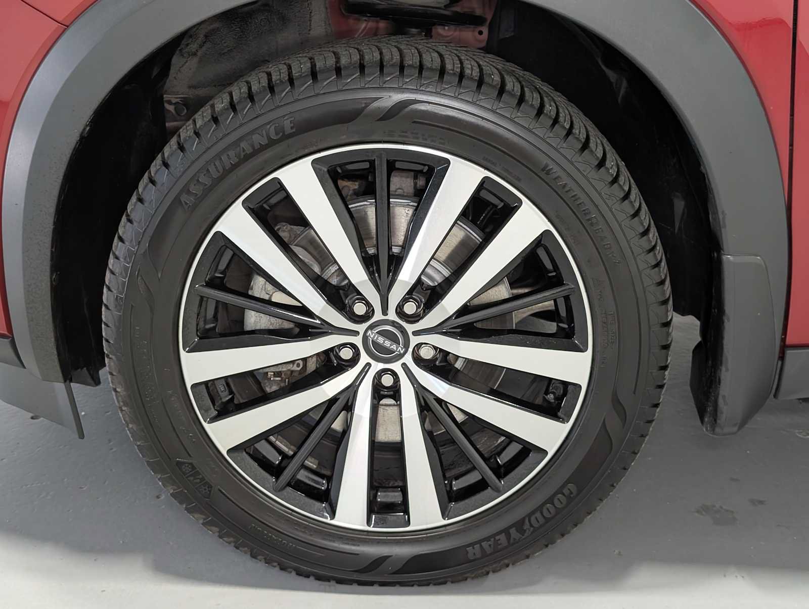 Used 2023 Nissan Pathfinder Platinum AWD/4WD image 3