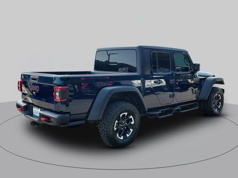 Used 2025 Jeep Gladiator Rubicon w/ Convenience Group AWD/4WD image 3
