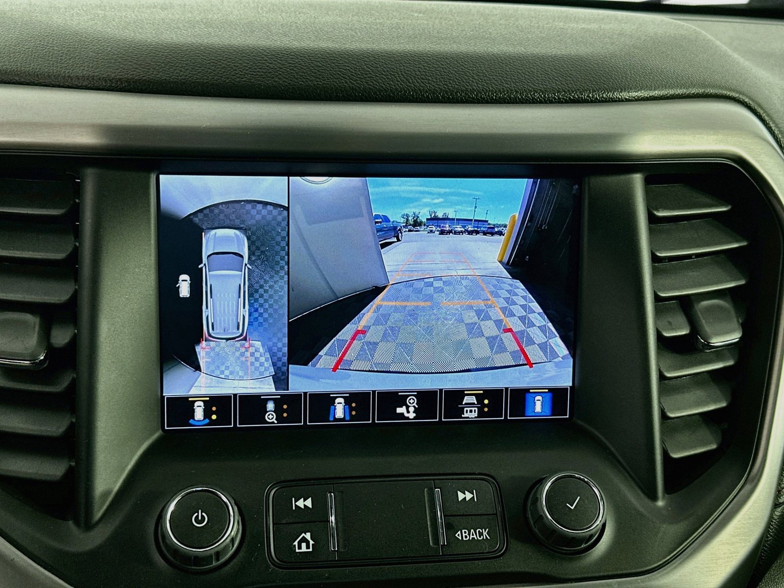 Used 2023 GMC Acadia AT4 w/ Technology Package AWD/4WD image 14
