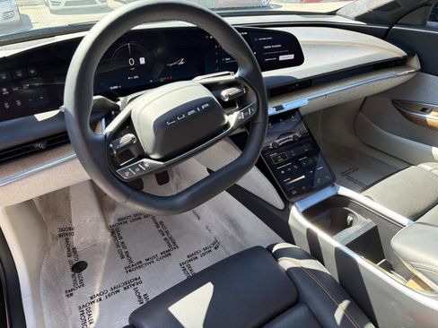 Used 2024 Lucid Air Touring image 7