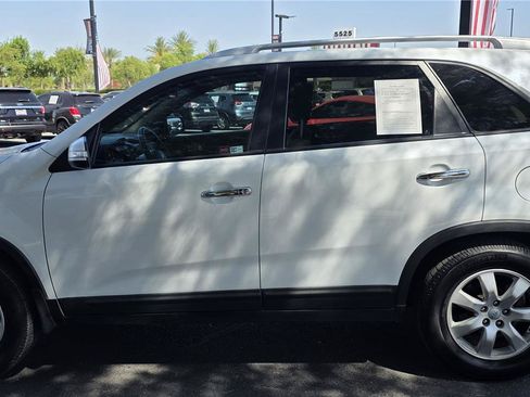 Used 2013 Kia Sorento LX w/ Convenience Pkg FWD image 8