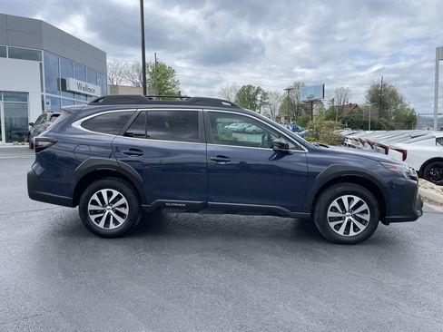 Used 2023 Subaru Outback Premium AWD/4WD image 4
