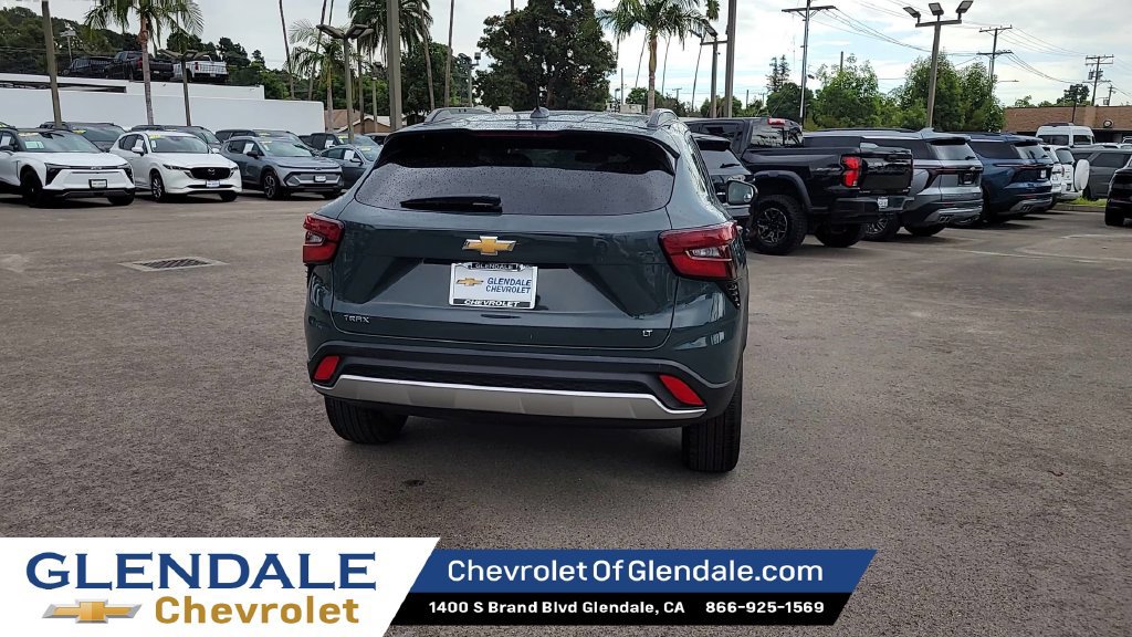 Used 2025 Chevrolet Trax LT FWD image 7