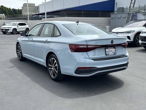 Used 2025 Volkswagen Jetta Sport FWD image 3