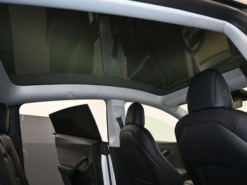 Used 2021 Tesla Model Y Long Range image 24