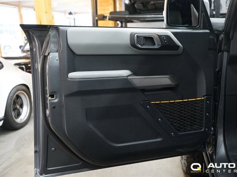 Used 2023 Ford Bronco Badlands image 12
