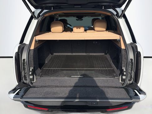 New 2026 Land Rover Range Rover SE image 12