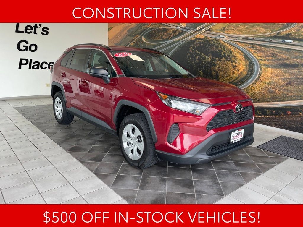 Used 2019 Toyota RAV4 LE AWD/4WD image 1