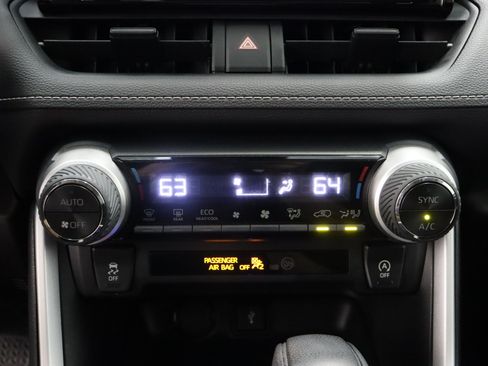 Used 2021 Toyota RAV4 XLE FWD image 20