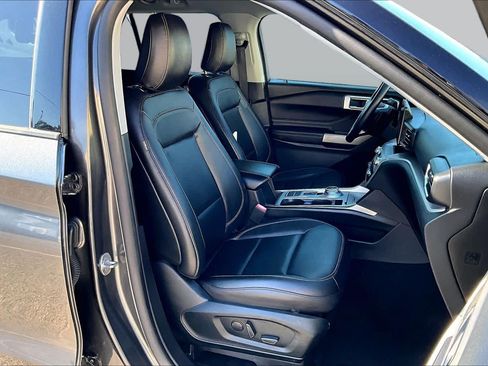 Used 2020 Ford Explorer XLT w/ Equipment Group 202A RWD image 11