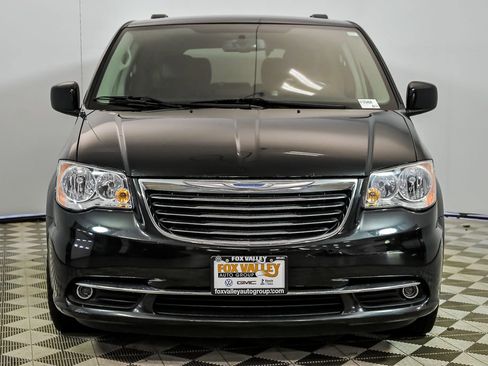 Used 2015 Chrysler Town & Country Touring w/ Driver Convenience Group FWD image 4