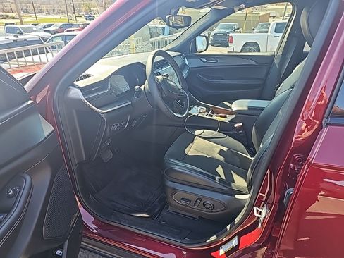 Used 2024 Jeep Grand Cherokee L Altitude image 5