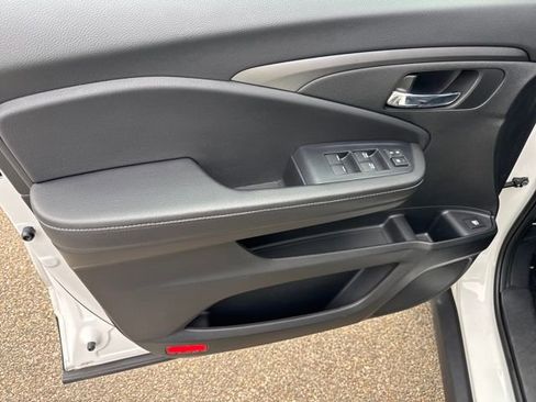 Certified 2024 Honda Ridgeline Sport image 6