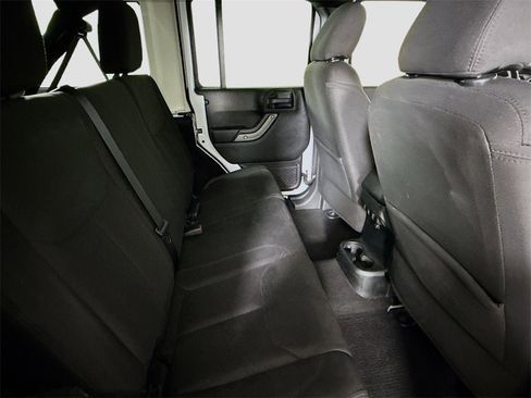 Used 2018 Jeep Wrangler Unlimited Sport S image 14