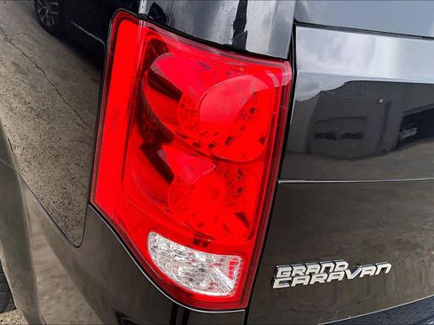 Used 2020 Dodge Grand Caravan SXT image 28