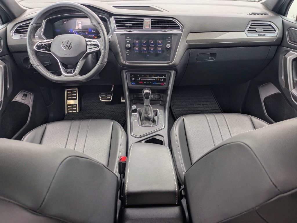 Certified 2024 Volkswagen Tiguan SE R-Line FWD image 2