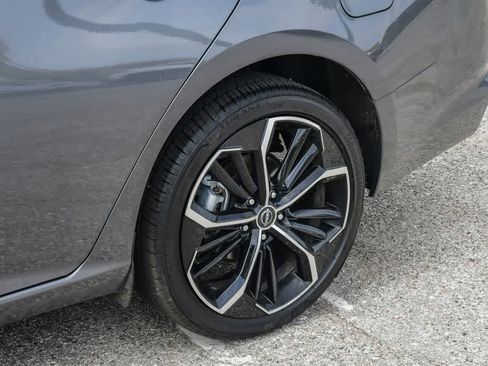 Used 2025 Nissan Altima 2.5 SR AWD/4WD image 14
