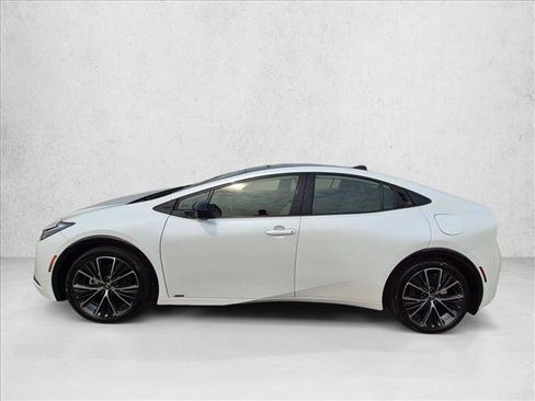 Used 2024 Toyota Prius XLE AWD/4WD image 9