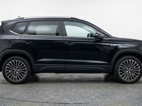 Used 2025 Volkswagen Taos SE image 11