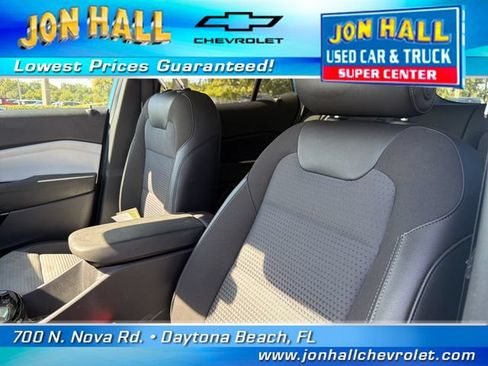 Used 2025 Chevrolet Trax LT w/ Driver Confidence Package FWD image 16