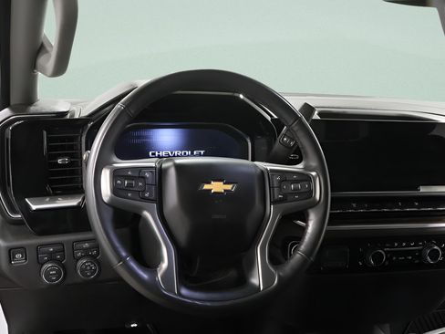 Used 2025 Chevrolet Silverado 2500 LT w/ Convenience Package AWD/4WD image 8